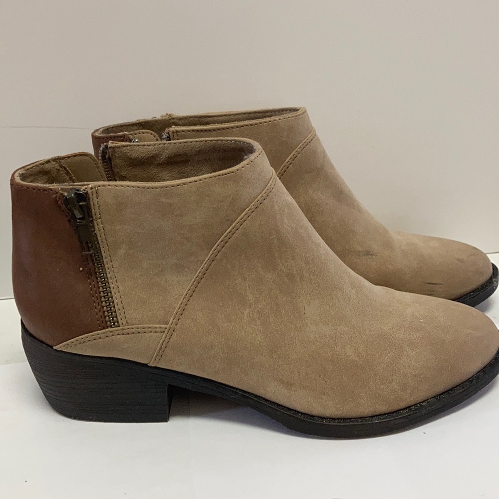 BC shoes Brown zippered ankle boots